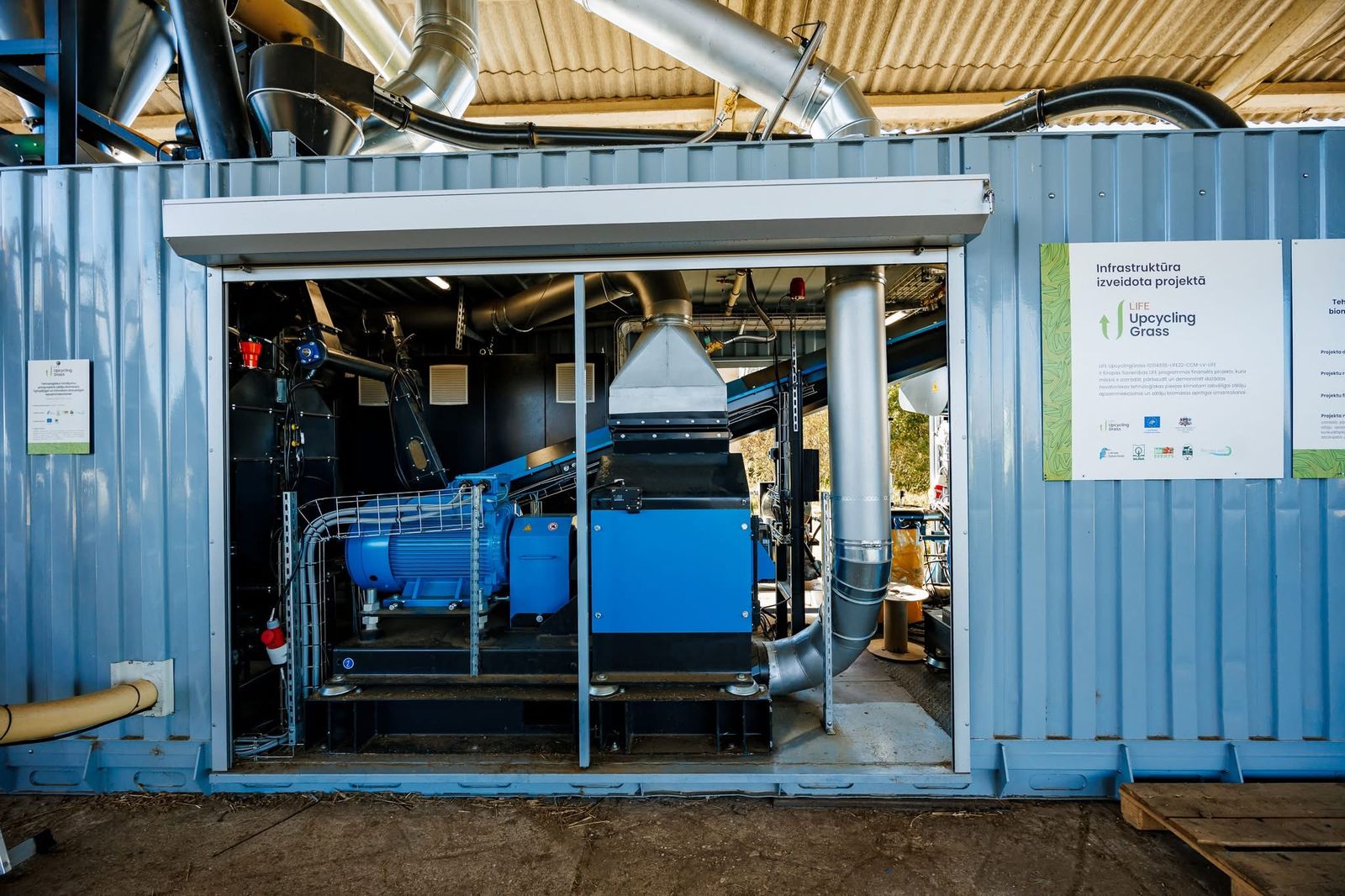 The mobile pellet line inside its sea container, built within the LIFE UpcyclingGrass project